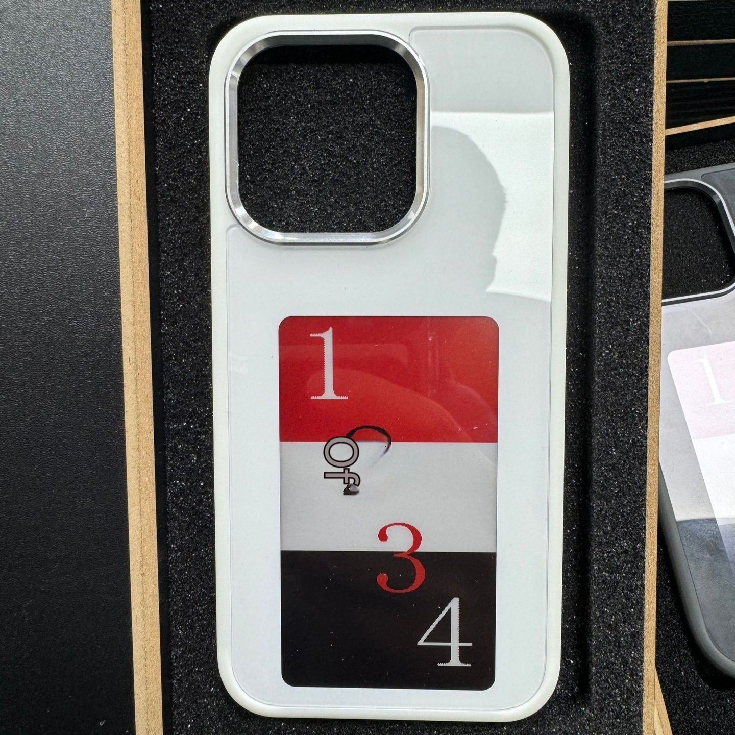 E-Ink Screen Phone Case – Battery-Free Personalized Projection Luxury Designer Phone Cover
