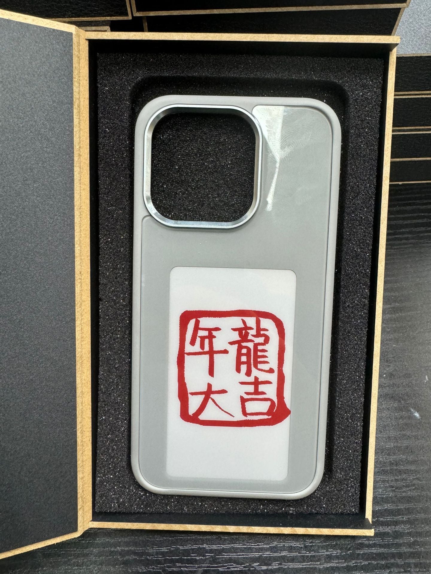 E-Ink Screen Phone Case – Battery-Free Personalized Projection Luxury Designer Phone Cover
