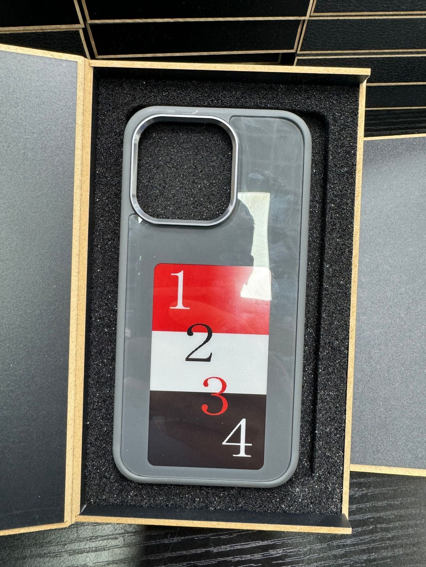 E-Ink Screen Phone Case – Battery-Free Personalized Projection Luxury Designer Phone Cover